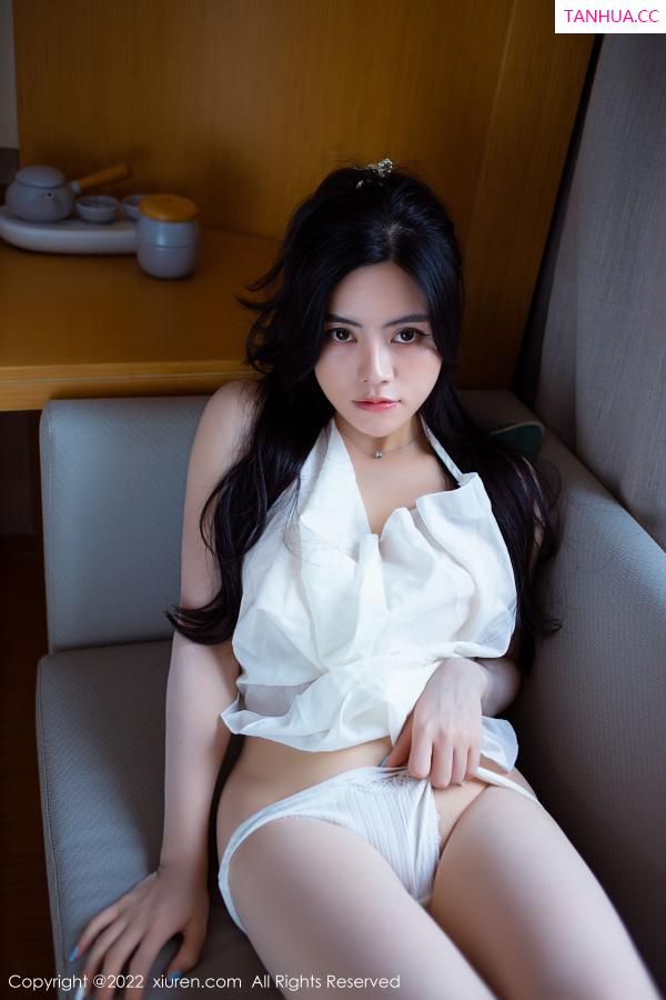 白甜  [XiuRen]高清写真图 2022.11.30 No.5929 白甜 美腿丰腴第18张图片
